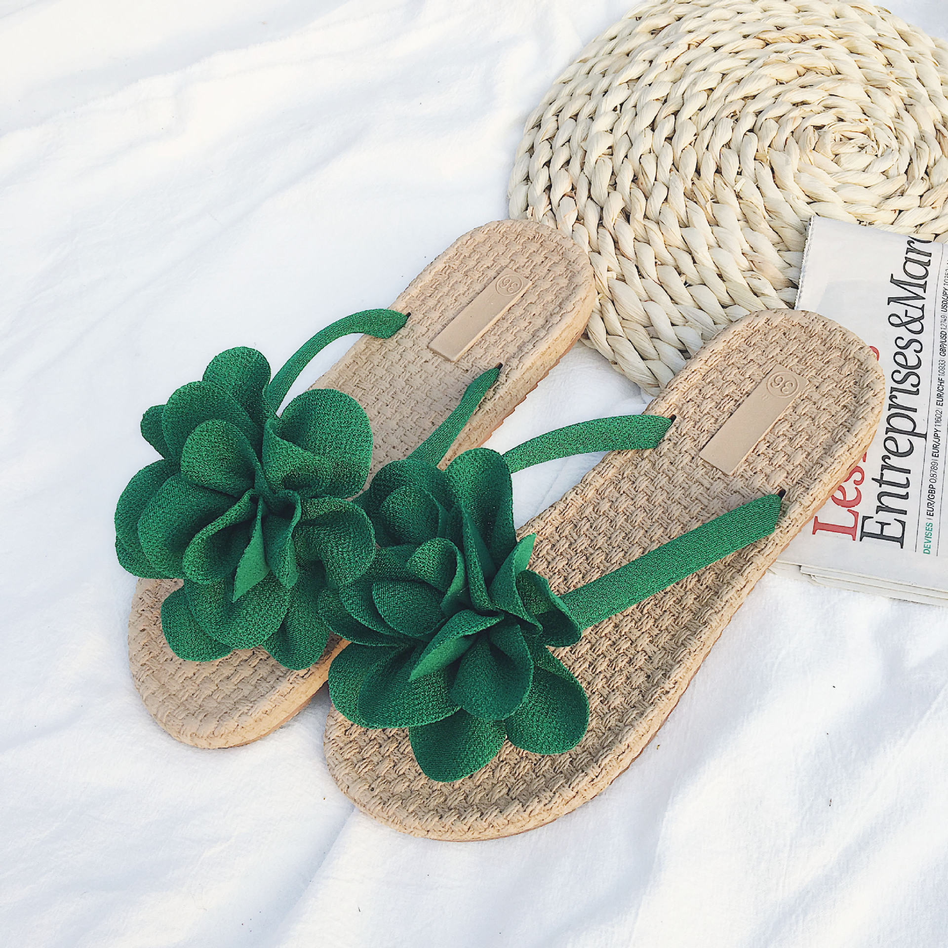 Summer Women Flat Beach Slippers Sweet Flip Flops Sandals For Casual and Beach Attire Slippers