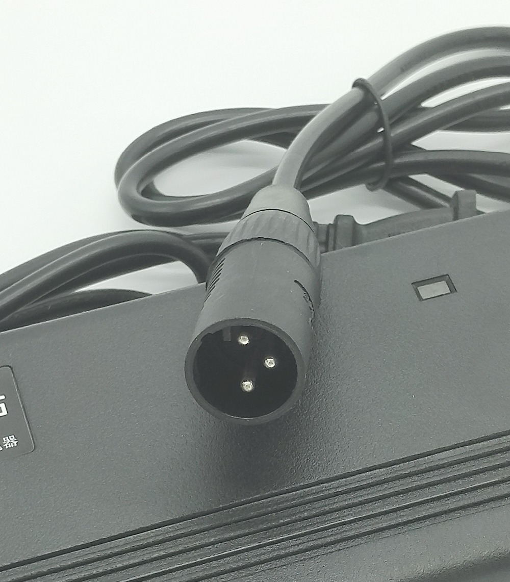 Chargeur de batterie au Lithium LiFePO4 48V 58,2 V 2a pour Batteries 16S LiFePO4 de vélo électrique