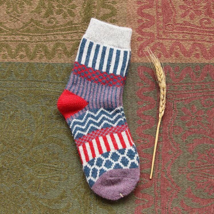 Bunte Druck Vertikale Gestreiften Welle Muster Socken Winter Weihnachten Lustige Verdickung Warme Wolle Koreanische Stil Frauen Kunst Socken: 2