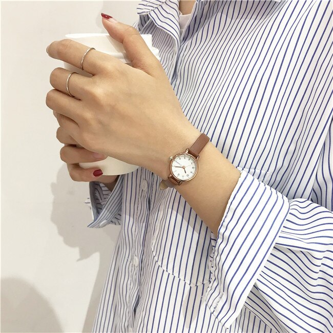 Eenvoudige kleine wijzerplaat vrouwen wit horloge ulzzang luxe quartz vrouwelijke klok retro horloges vintage lederen dames horloges: Brown white