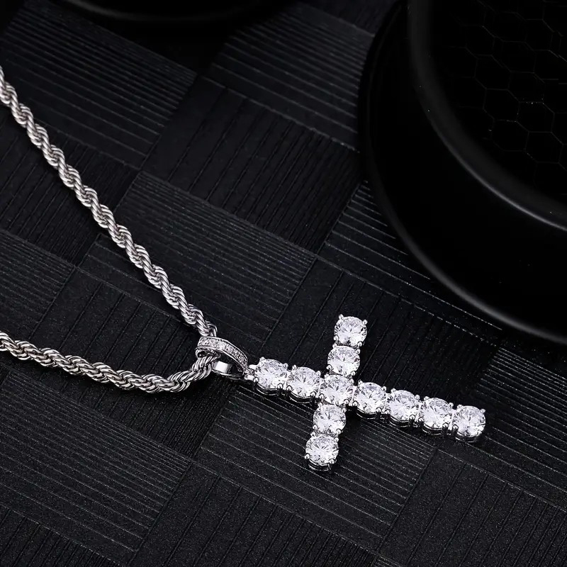 Huitan 60Cm Gedraaide Ketting Lange Ketting voor Vrouwen/Mannen Mode Luxe Zirconia Kruis Hanger Ketting Liefde accessoires