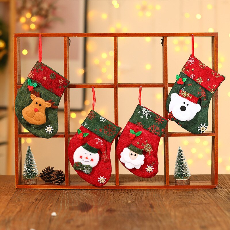 4 teile/los Weihnachten socken tasche anhänger freundlicher Süssigkeit tasche Karikatur kleine socken tasche ornamente
