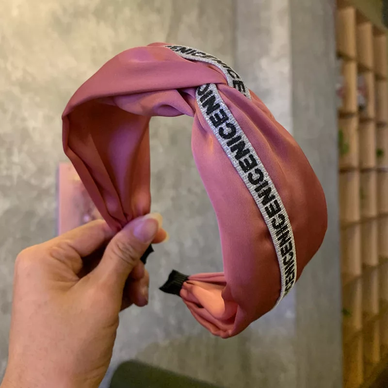 DRESHOW 4 Pak Hoofdbanden voor Vrouwen en Meisjes Fluweel Zacht Hoofdband Mode Boho Breed Haarbanden Non Slip Haar Accessoires DRESHOW 4 Pak Hoofdbanden voor Vrouwen en Meisjes Fluweel Zacht Hoofdband Mode Boho Breed Haarbanden Non Slip Haar Accessoires