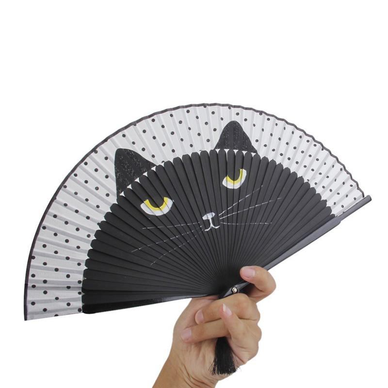 1pc Decoratieve Fans Vintage Chinese Zijde Fan Handheld Fan Cartoon Kat Afdrukken Vouwen Thuis Decoratie Ambachten A3