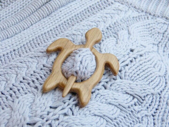 Wooden Animal Pattern Brooch Pin Unique Handmade Wooden Brooch Pin Women Cute Shawl Pin Scarf Buckle Clasp Pins Jewelry: turtle