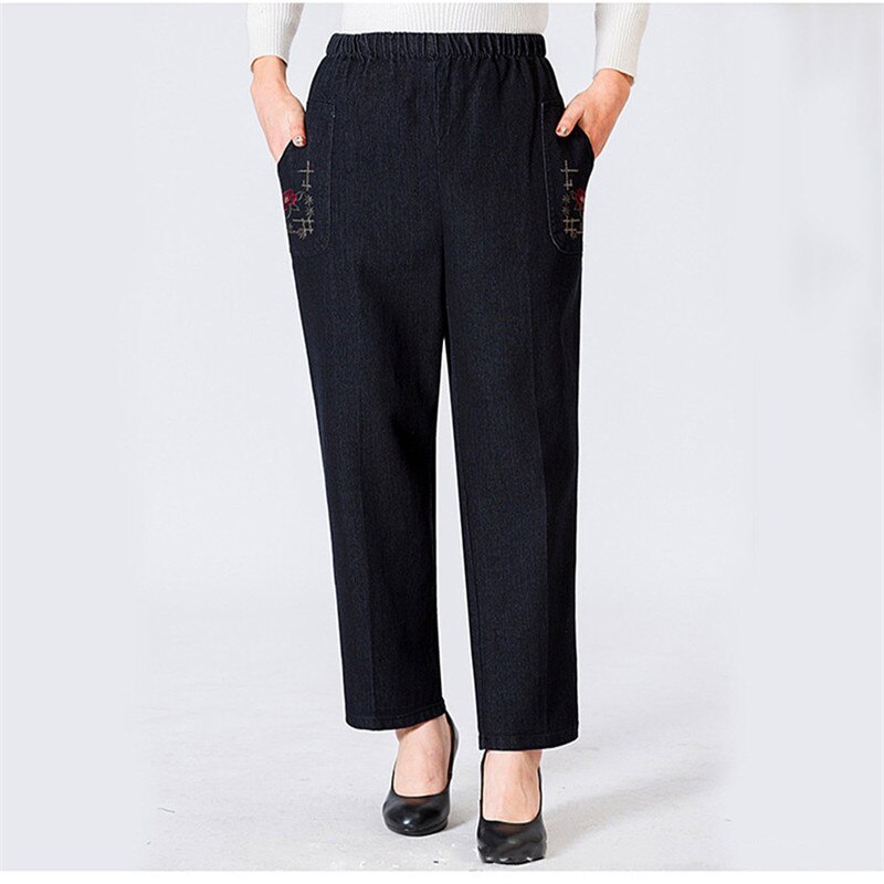 Mom jeans blå løse jeans med høj talje forår koreanske broderilommer midaldrende kvinder lige jeans smart tøj  jd47: Sortblå / 4xl