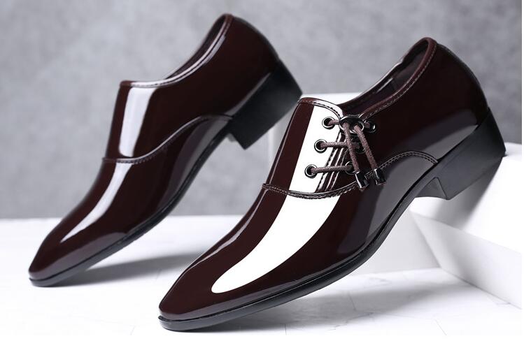 Kiiltonahkainen mekkokengät miehille metallinen teräväkärkinen aikuisten häät zapatos slip rento oxfordin musta kenkä