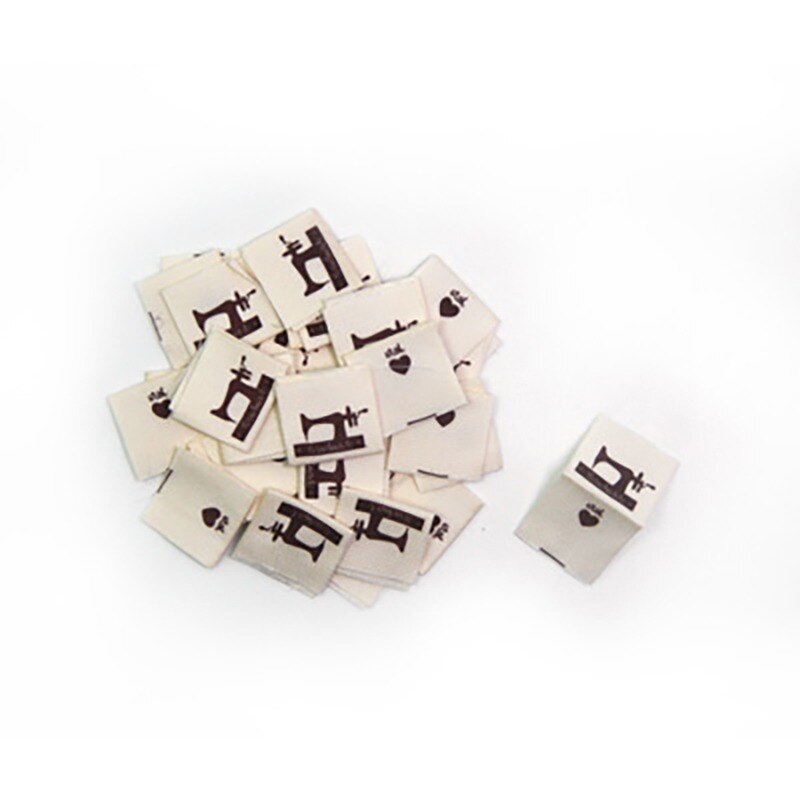 100pcs Handmade Label Cloth Labels Fold Tags Sheep Beige Pattern Hand Made Label For Knitted Printed Cotton Woven Sew Tags: Sewing machine
