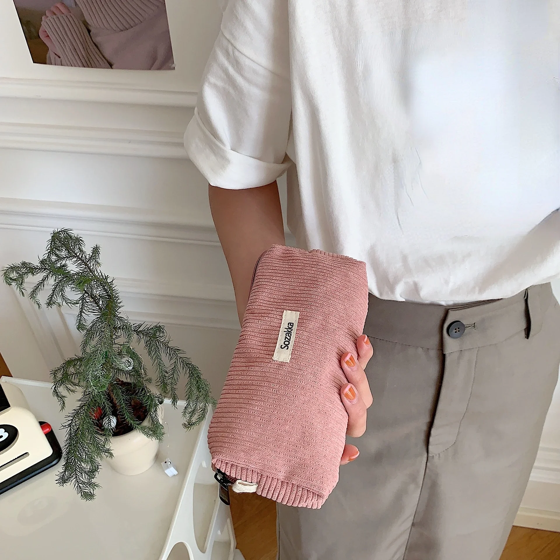 Women Large Cosmetic Bag Corduroy Cloth Girl Makeup Pouch Hand Travel Bag Lipstick Organizer Cases Zipper Clutch Phone Purse: PURPLE