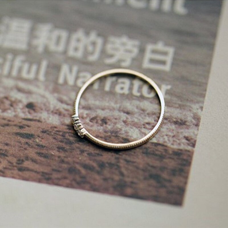 ZHOUYANG Zarte Ringe Für Frauen Mini Zirkonia Licht Gelb Gold Silber Farbe Dünne Finger Ring Schmuck KBR005