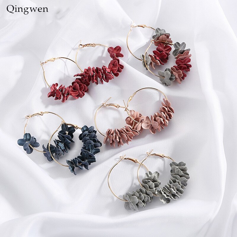 Qingwen Mode Stof Bloem Oorbellen voor Vrouwen Kleurrijke Bloemblaadje Cirkel Grote Fancy Oorbel Sieraden CE00528