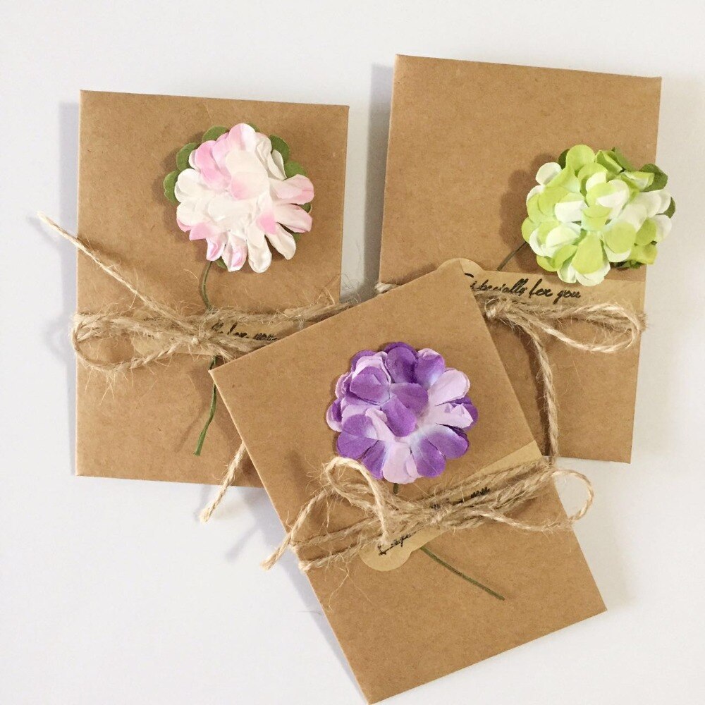 20pcs DIY Kraftpapier Handgemaakte Droge Bloem Uitnodiging Wenskaart met Envelop Kerst trouwbedankjes (Willekeurig Patroon)