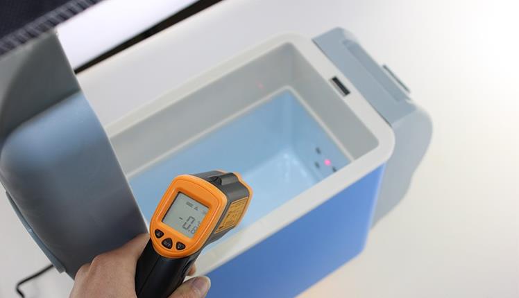 mini 12v Car refrigerator 7.5 liters family car with a cold boxes mini fridge small refrigerator car warm cold boxes can be