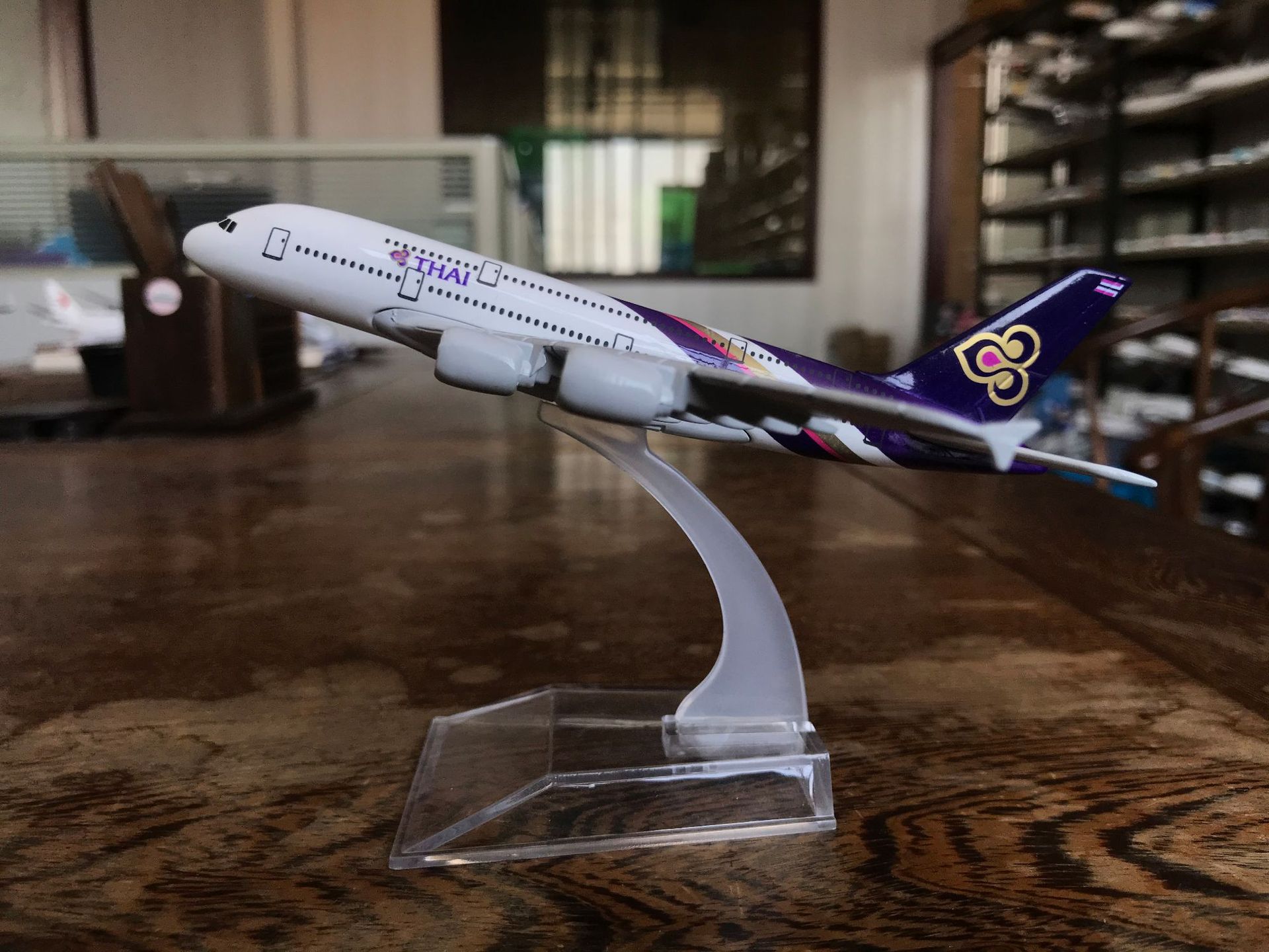 1:400 A380 modello di aereo 16cm modello originale emirati arabi uniti malesia compagnie aeree collezione regalo giocattoli di simulazione in lega per ragazzi: Thai airline