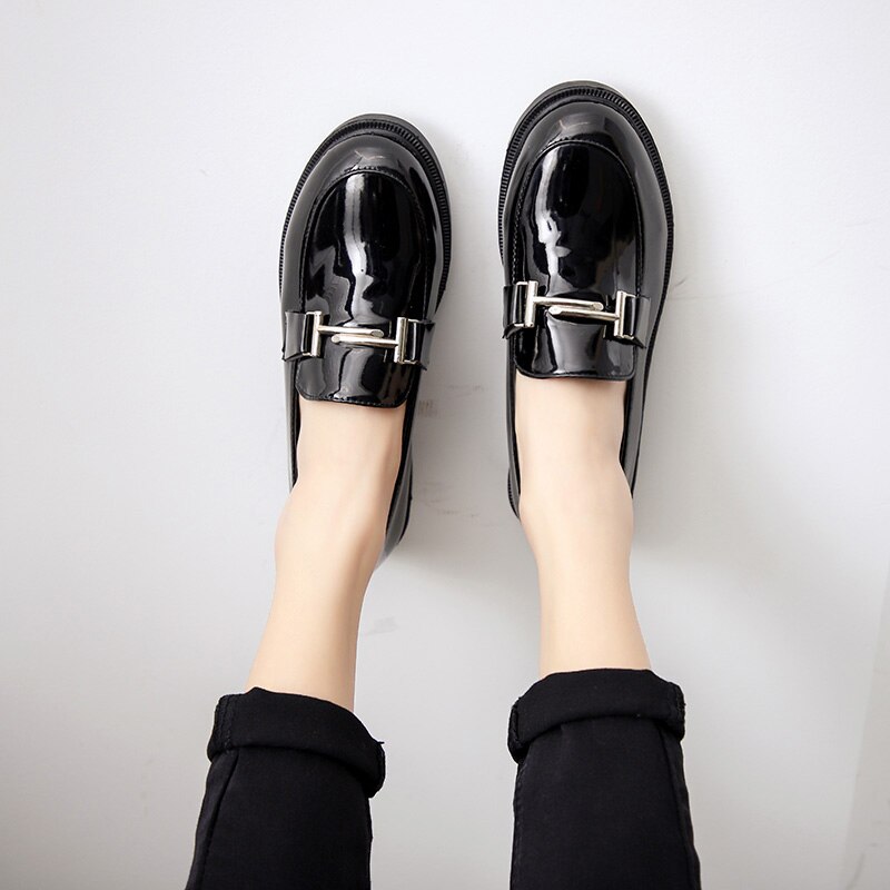 Mocasines de cuero japonés con hebilla de Metal para mujer, zapatos femeninos de tacón grueso, estilo derby, zapatos de cuero pequeños