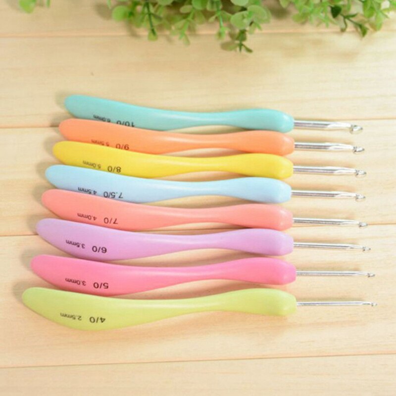 Aluminum Crochet Hook Set Ergonomic Crochet Needles Knitting Hooks With Colorful Plastic Grip Cushioned Handles Needles 8 Pcs