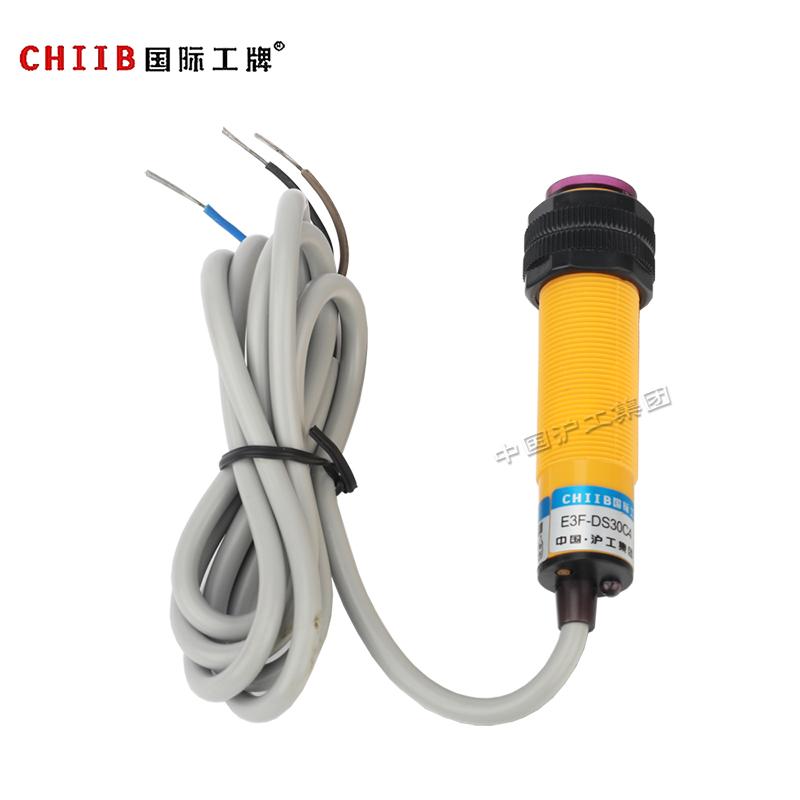 E3F-DS10 Lichttaster Mit Diffuser Reflexion – Erfassung 10 Cm, DC 6–36 V / AC 90–250 V, NC