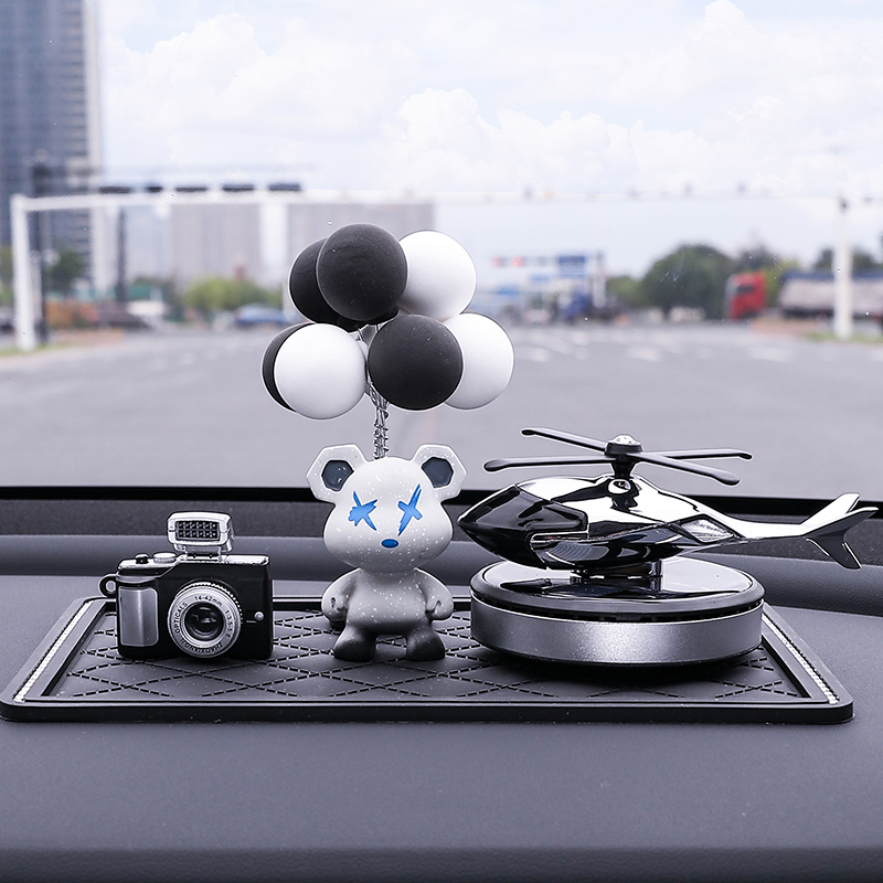 Bildekoration interiörtillbehör små ornament mittkonsol internet kändis kvinnor män modell söt bil: Brun