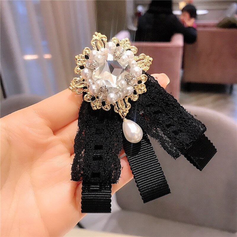 Koreansk balck blonder bånd slips broche rhinestone perle slips pin og brocher skjortekjole luksus tøj kvinder tilbehør: Sort