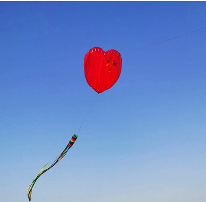 Inflable blando, cometa china de corazón rojo, globo de aire de dibujos animados, cometa para niños, cometa de cola larga de Color, juguetes deportivos de ocio para adultos al aire libre