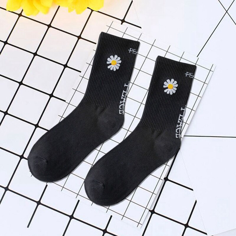 1pair Spring Summer Long Tube Cotton Socks Sweat-absorbent Casual Sports Socks Small Daisy Black Breathable Tube Socks