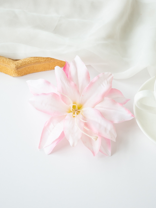 Artificial Flowers Silk Lily Festival Party Home Outdoor Garden Wedding Bridal Bouquets Room Decor DIY Box Garland Hotsale: Light Pink