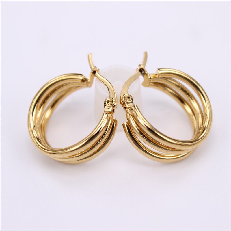 Le New19mm classique trois anneaux caractéristiques se réunir femmes bijoux boucles d'oreilles d'anniversaire LH900: Figure three