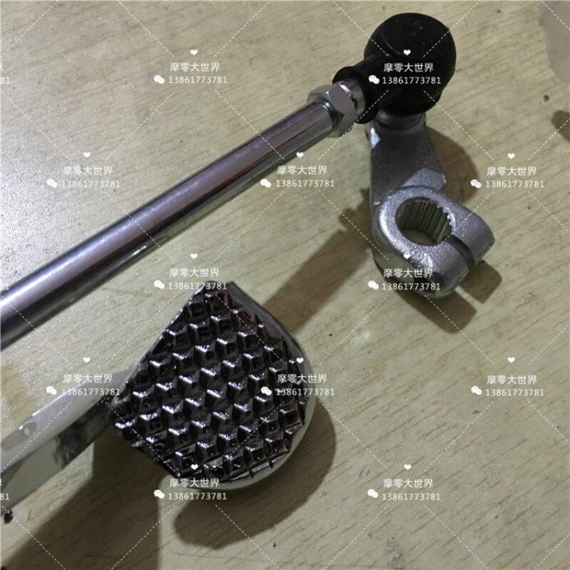 Moving the GZ150-A Gear Shift Rod on Motorcycle and Stepping on the GZ150