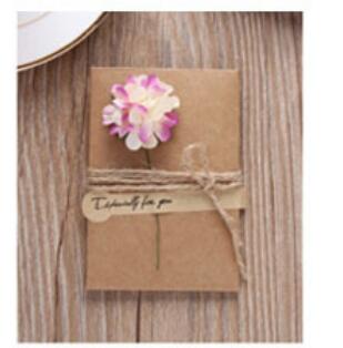 10 stuks/ diy kraftpapier handgemaakte gedroogde bloemen uitnodigingsgroetkaart met envelop kerst bruiloft verjaardag bedankjes kaarten: Anjer klein
