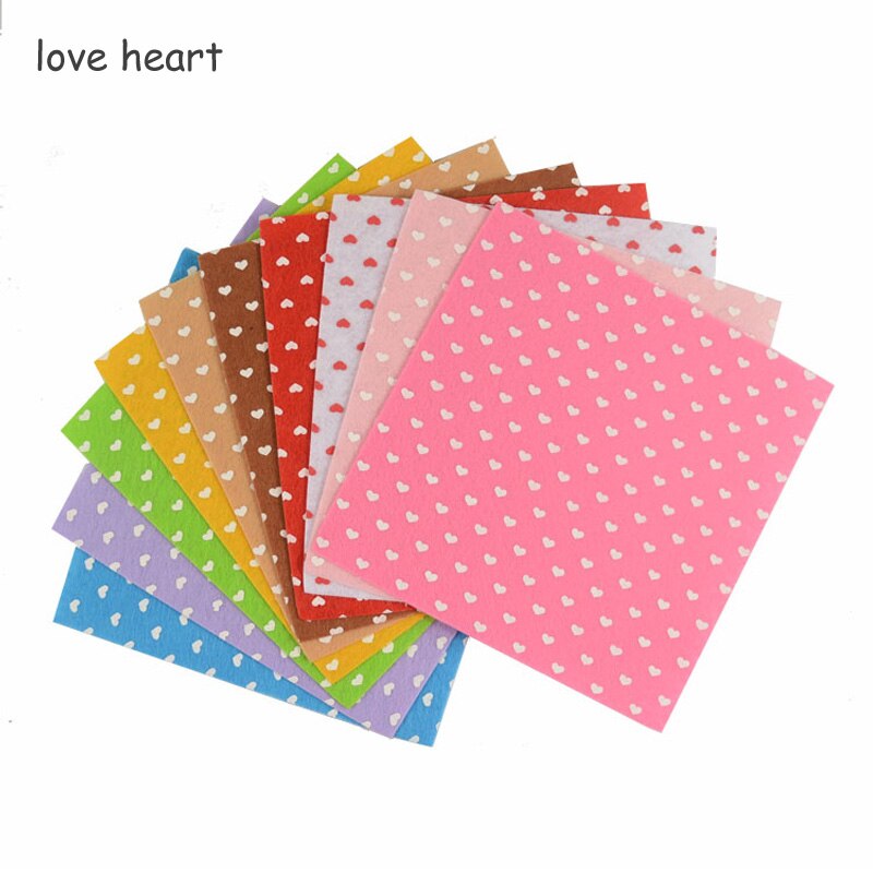 1mm tykkelse filt diy håndværk 15 x 15cm hjem mønster bundt polyester klud kunst håndværk syning af ikke-vævet stof trykt filt: Elsker hjerte