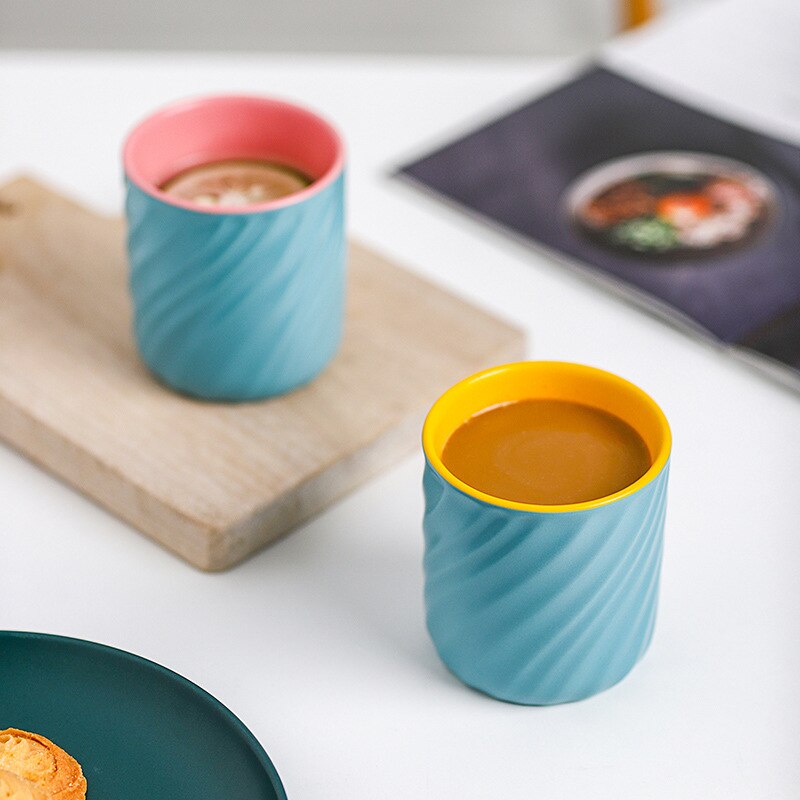 Keramisk tumlare kaffe tekopp caffe tumlare söta tvåfärgade dricksvattenkoppar kaffe teserviser taza de agua