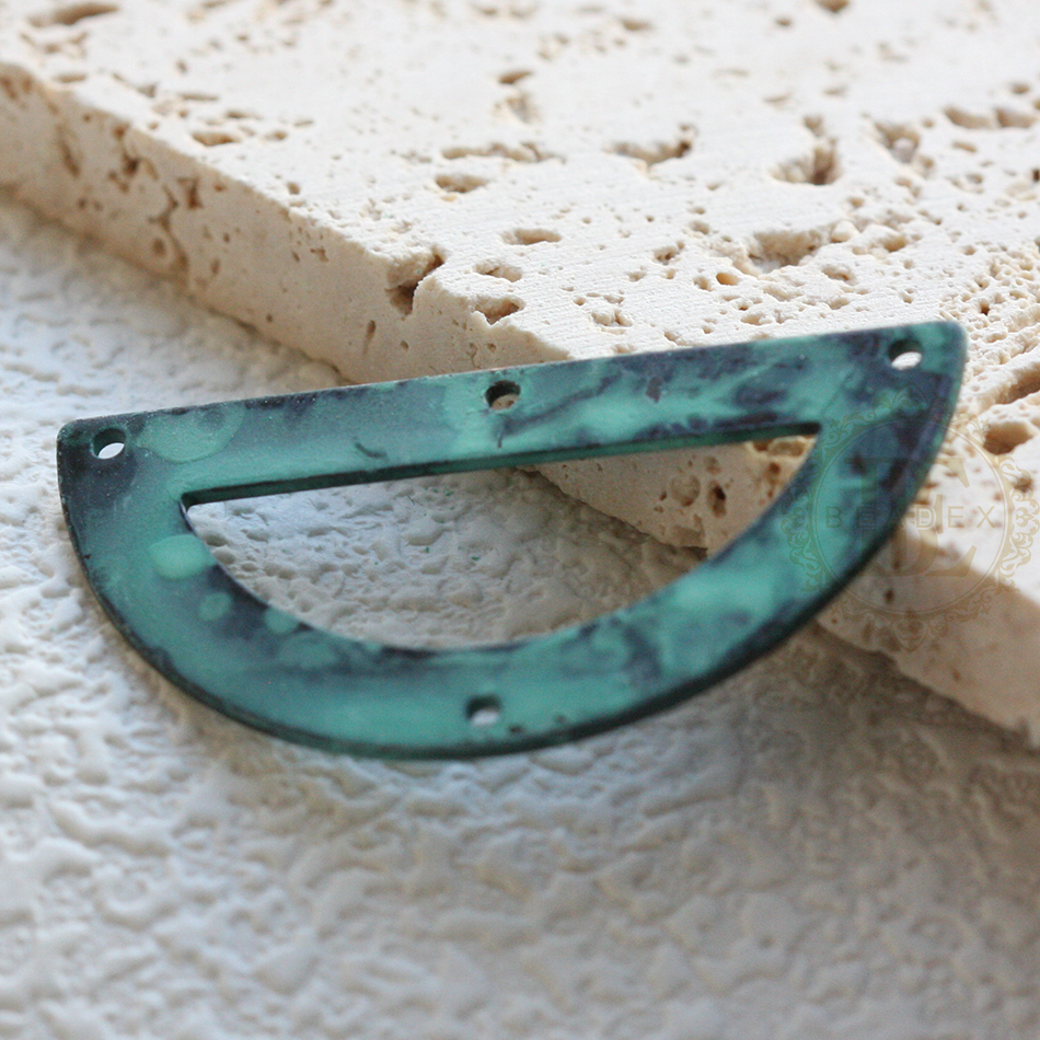 Een Stuk Handgemaakte Groene Patina Charme-Varieert Vormen En Grootte (Pta-C): Licht Geel Goud Kleur
