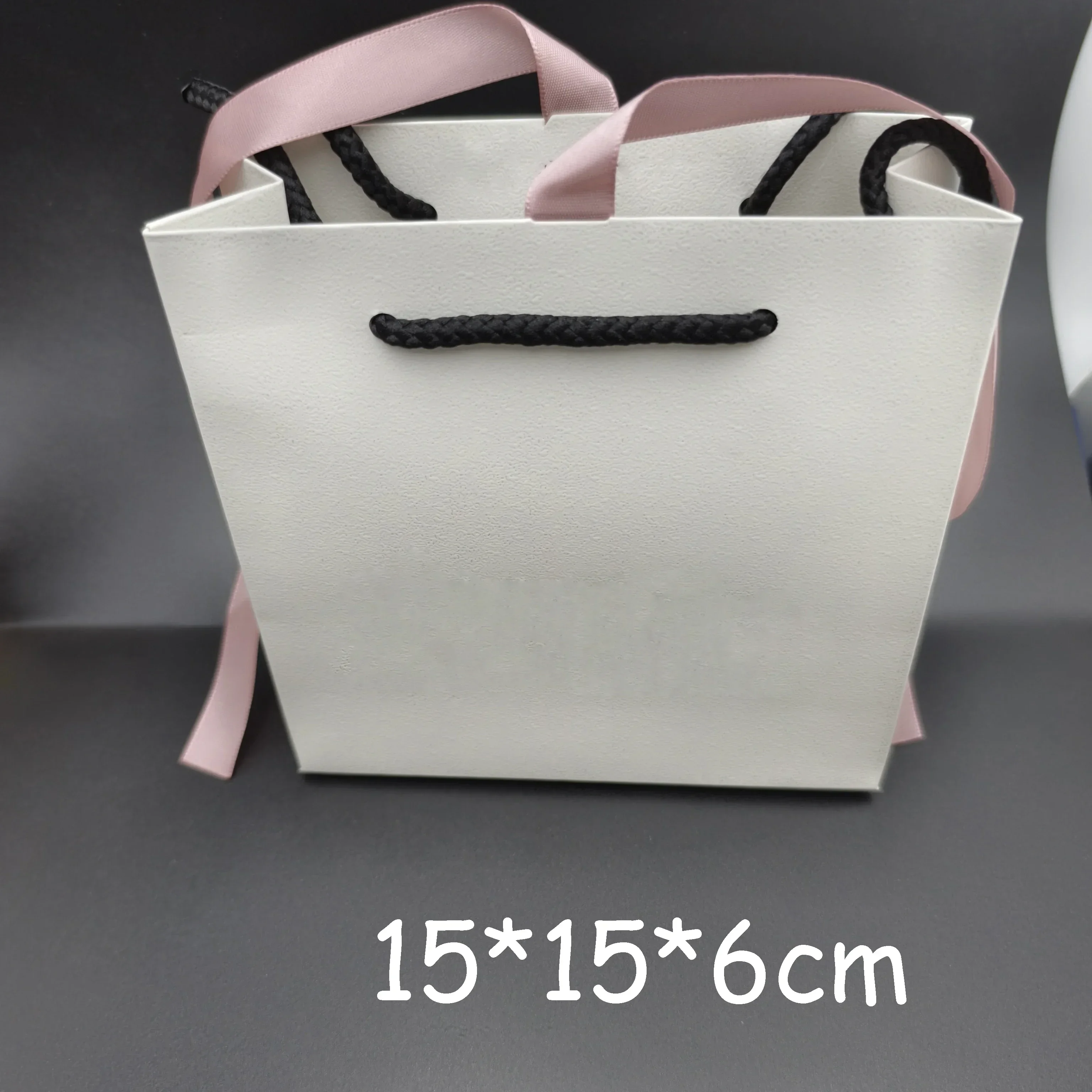 Accessoire chat Nouvelle boîte à bijoux rose, extractible, extérieur blanc, intérieur rose, bague, collier, bracelet, boucles d'oreilles, boîte d'emballage: Violet