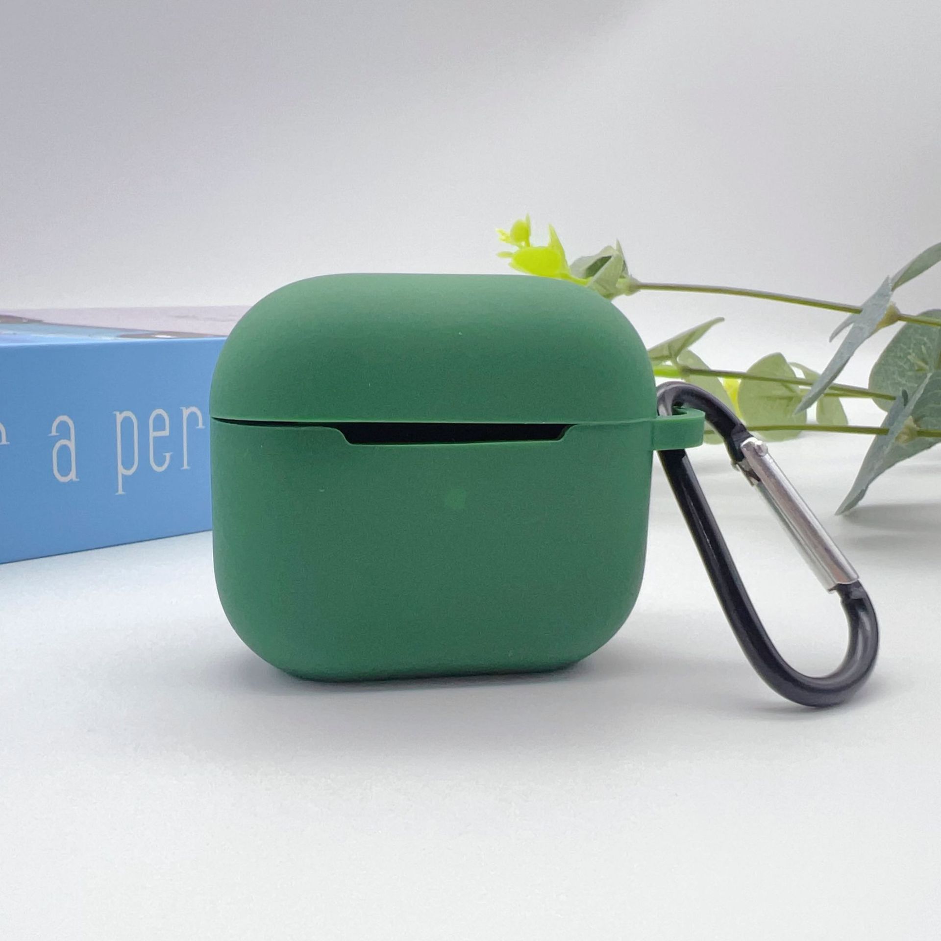 OUIO Funda para auriculares inalámbricos Funda protectora de cobertura total con hebilla colgante, funda para auriculares de gel de sílice para AirPods 4: Verde