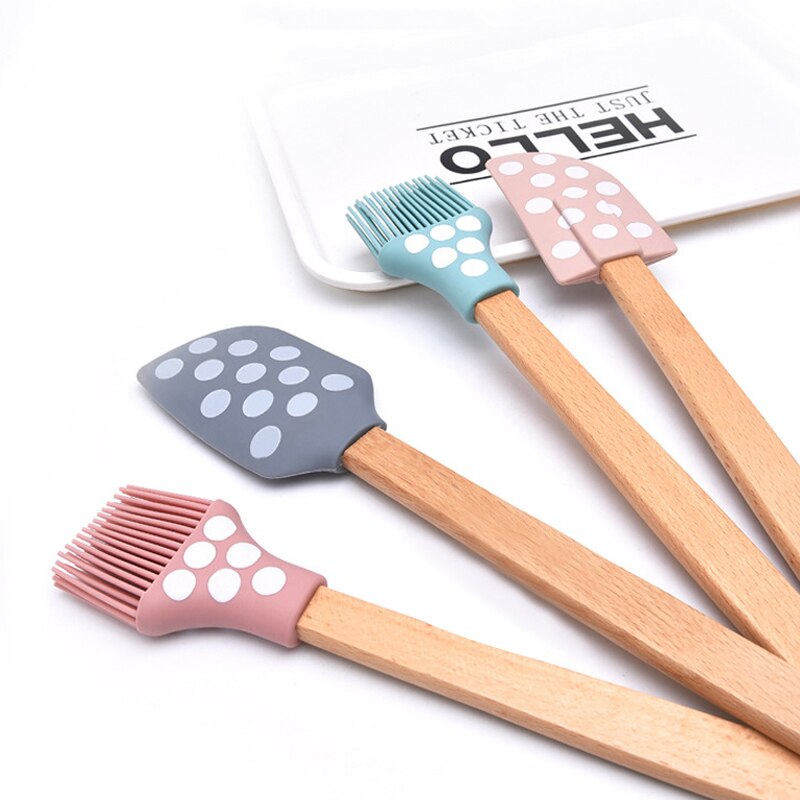 Brosse à huile en Silicone, manche en bois, brosse à huile, outils de cuisson, spatule grattoir à pâtisserie, résistant à la chaleur, crème antiadhésive, couleur aléatoire, 1 pièce