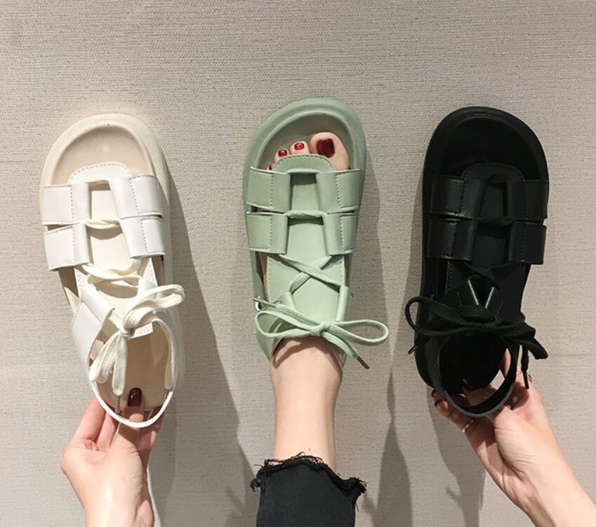 Kvinnor platå sandaler skor kvinna dam sommar kvinnliga platta klackar lädersandaler utomhus strandsko