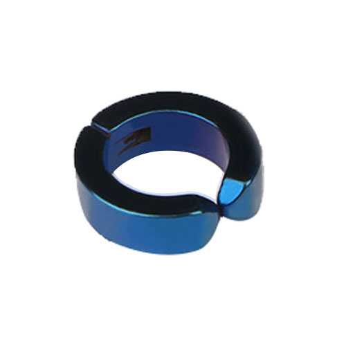 1 Uds. Pendientes Punk de acero inoxidable Unisex con Clip negro para hombre, pendientes colgantes con forma de estrella triangular geométrica, joyería gótica para mujer: Oro champán