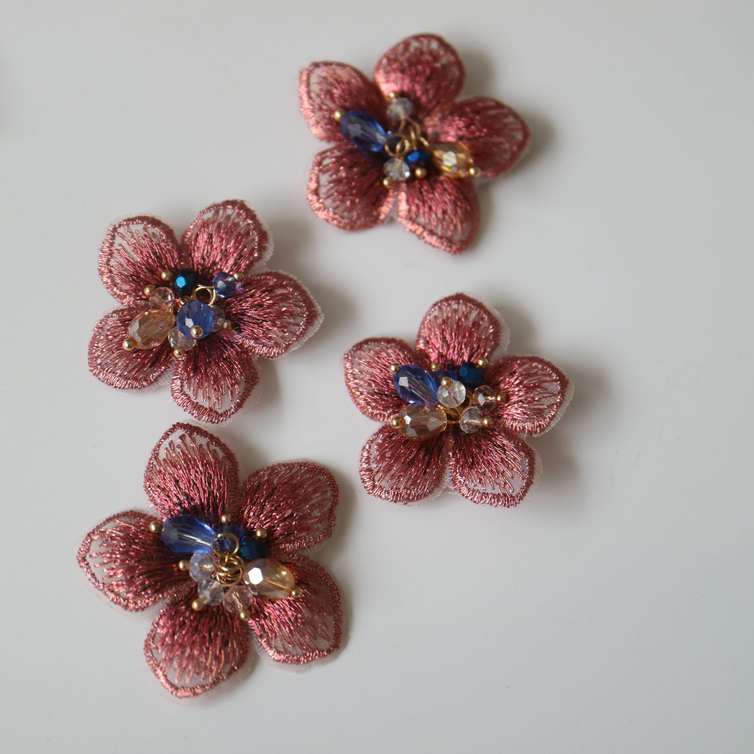 4 Uds DIY parches de cuentas de diamantes de imitación de flores 3D para ropa apliques de encaje bordado para bolsos parches decorativos apliques insignia