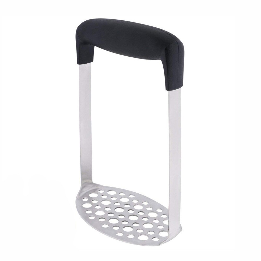 Metalen aardappelstamper met houten handvat