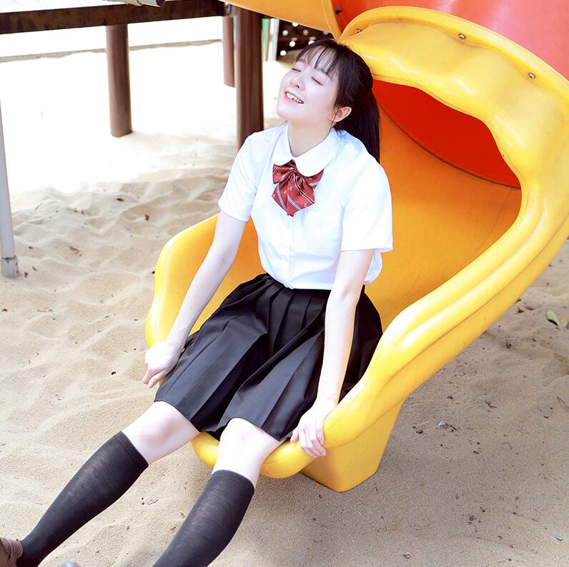 Japans schooluniform jk-shirt met korte mouwen, ronde hals en getailleerde taille | japanse orthodoxie shirt met peter pan-kraag en geplooide zwarte rok