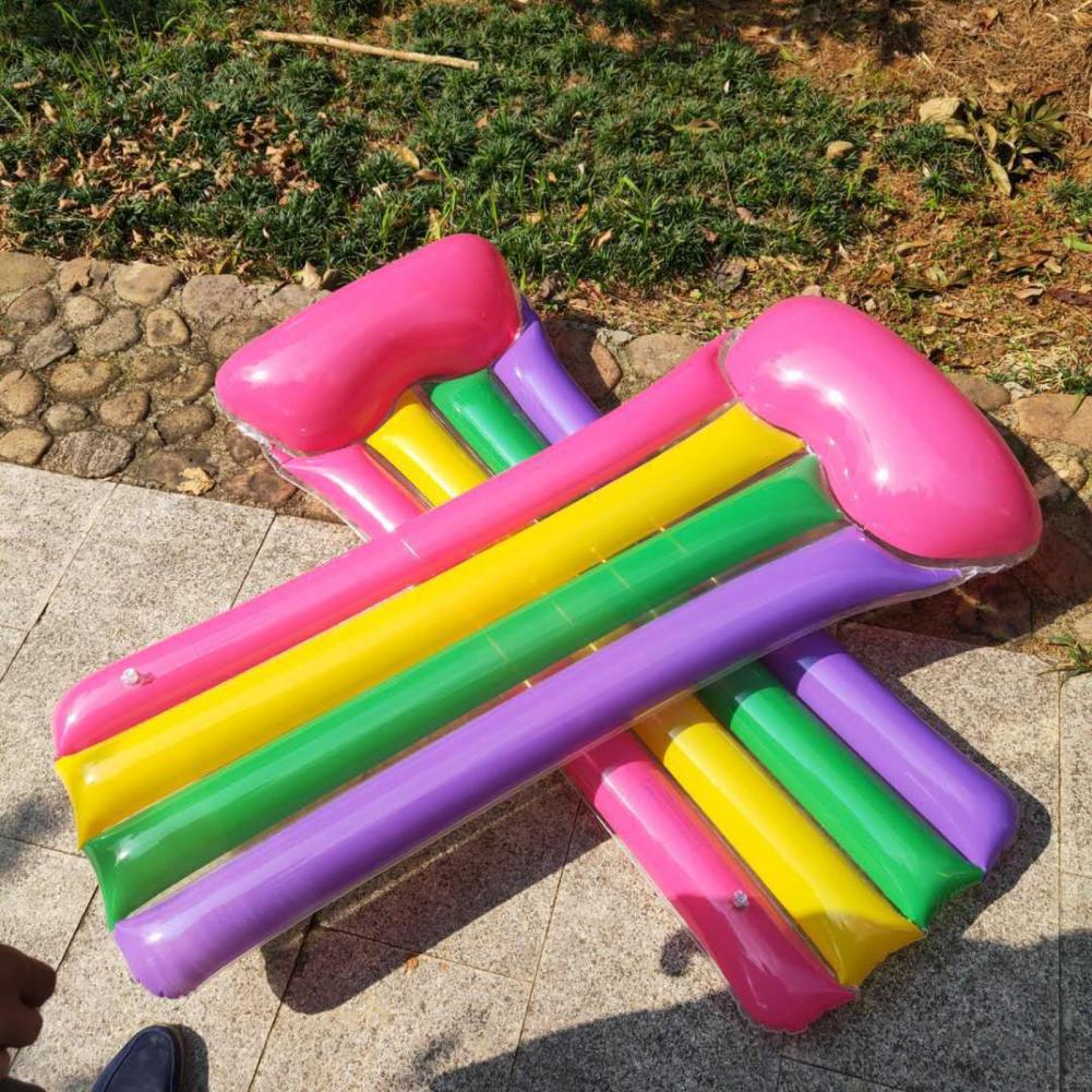 Aufblasbare poolliege aus transparentem, wiederverwendbarem und mehrfarbigem pvc, waschbar, für sommerpartys