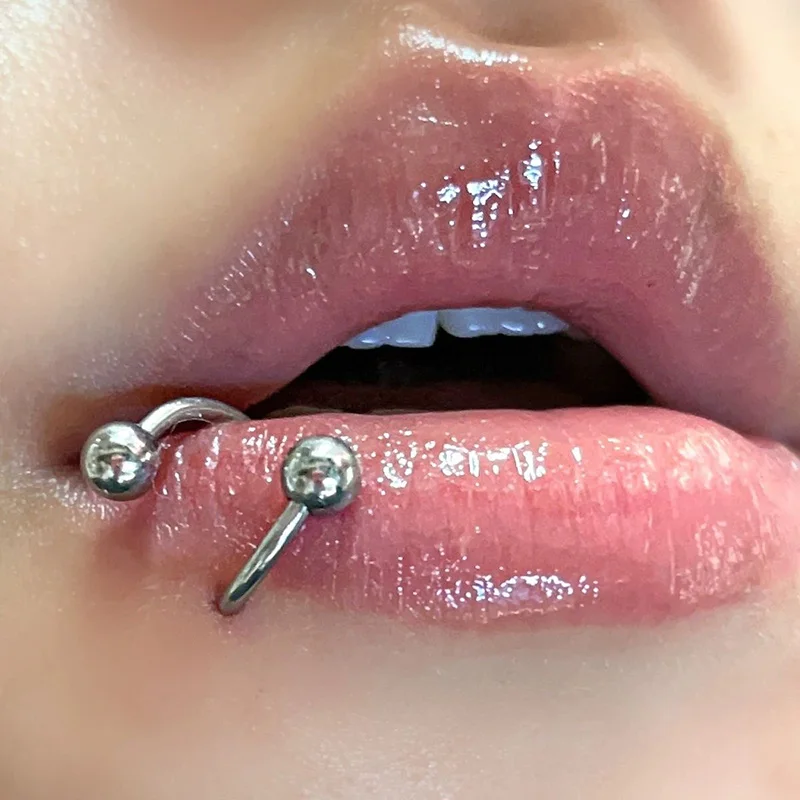 Rustfritt stål nesering piercing hestesko spike septum piercing leppe tragus helix piercing kroppspiercing ring hip hop "s": Rhodium belagt