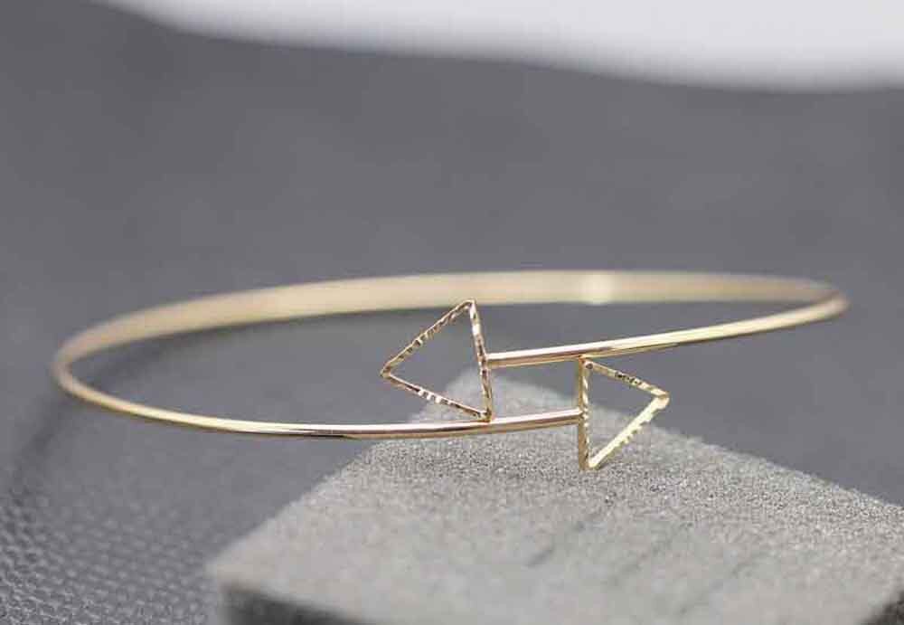 Gouden bangle armband met druppel teardrop