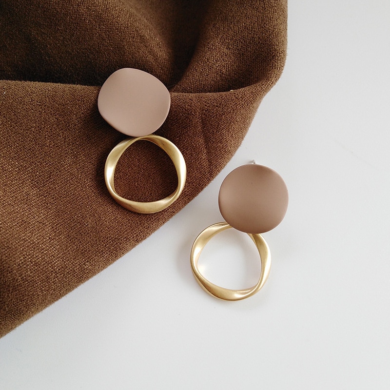 Pendientes marrones Vintage mate para mujer, aretes colgantes de Metal a la , joyería de tendencia , novedad de otoño e invierno