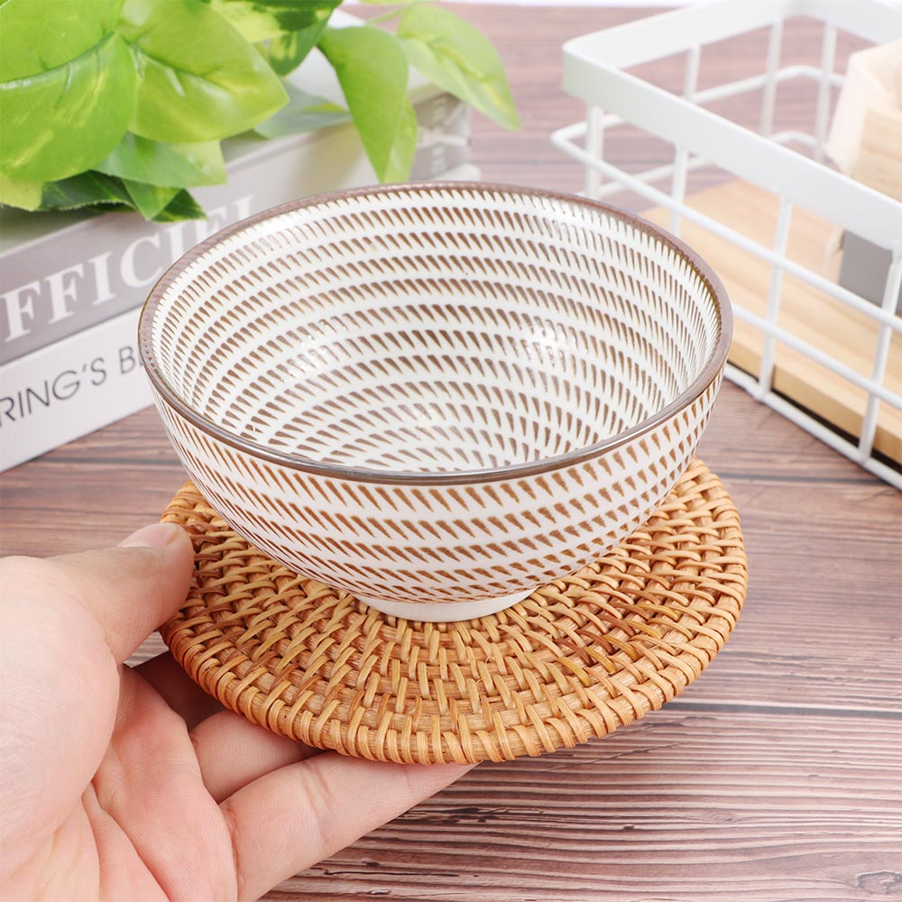 1Stck Runde Natürliche Rattan Untersetzer Schüssel Pad Handarbeit Gewebt Tischsets Tabelle Polsterung Tasse Matten Küche Dekoration Zubehör