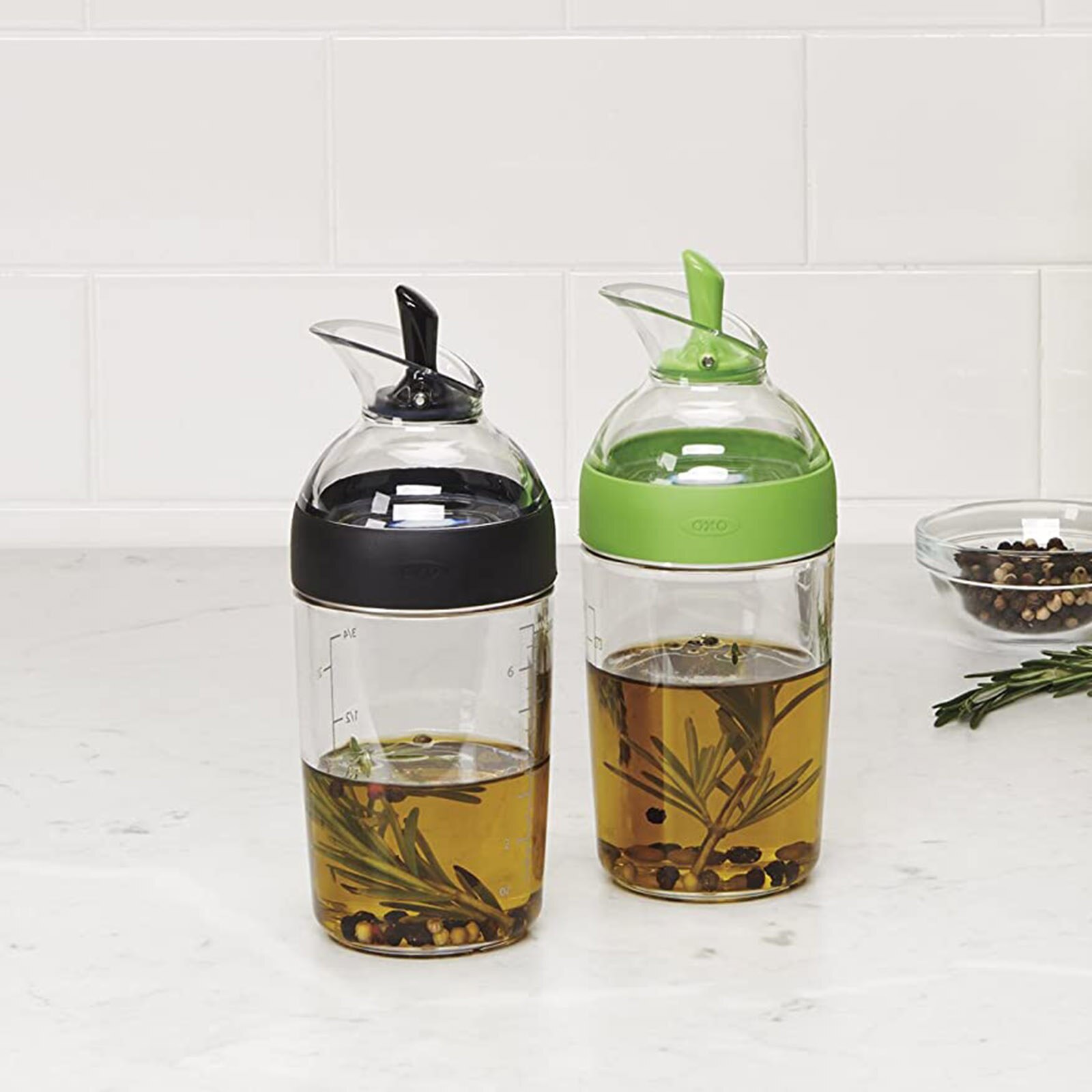 1pc Salad Dressing Shaker Emulsifier Universal Manual Sauces Mixer Spill Resistant 240ml with Measurement