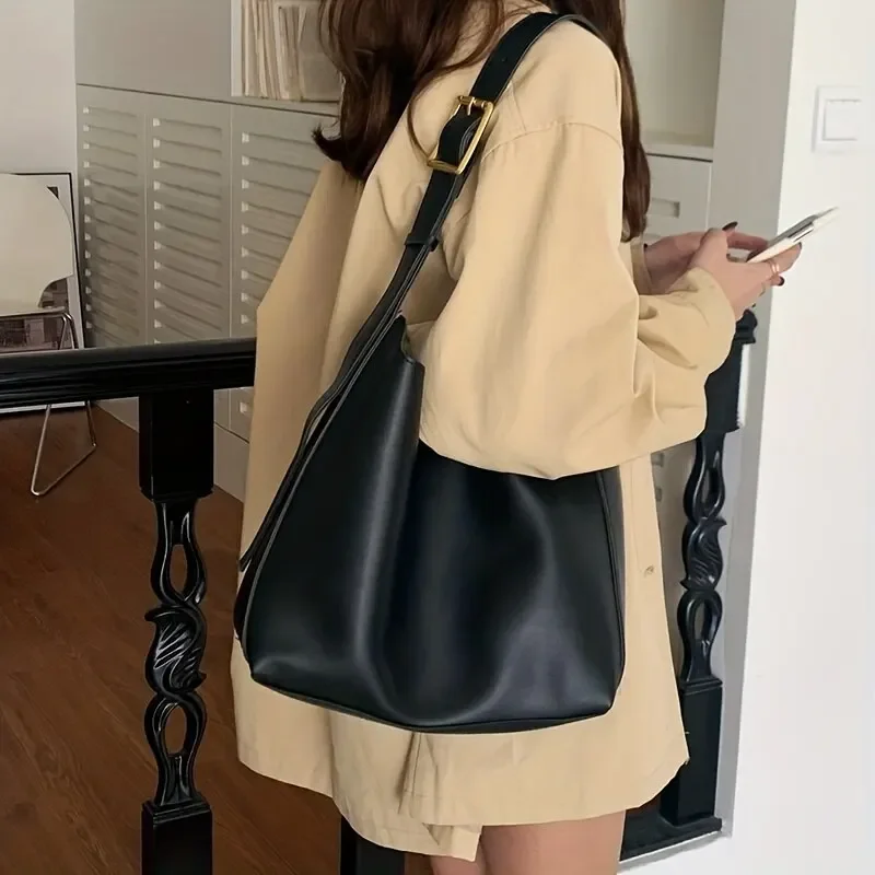 All-match dameskuldertaske, solid håndtaske crossbody-taske dame minimalistisk pu-lædertaske til arbejde: Sort