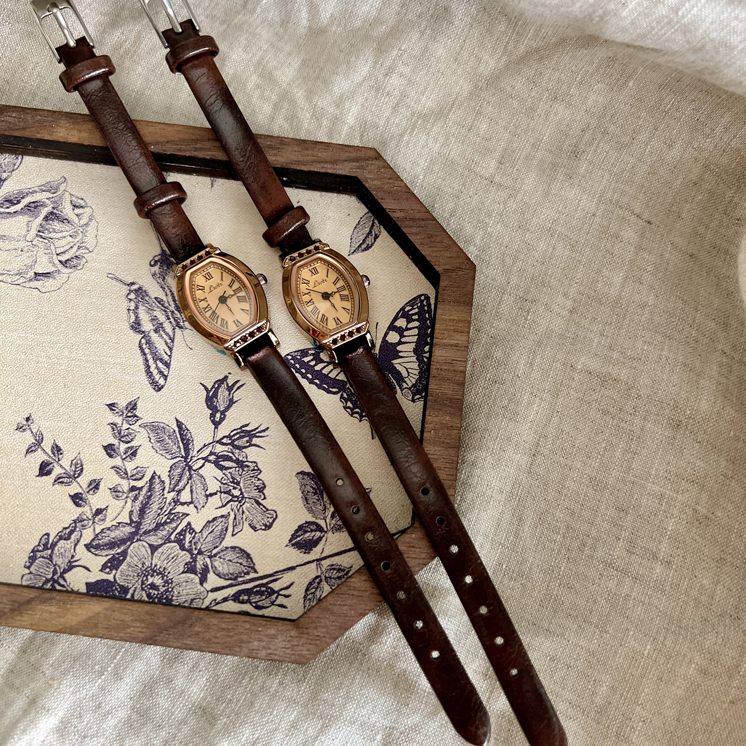 Reloj con correa de cuero marrón café para mujer, informal, Vintage, , esfera de reloj con forma de barril a la con decoración de diamantes de imitación, 1 ud.