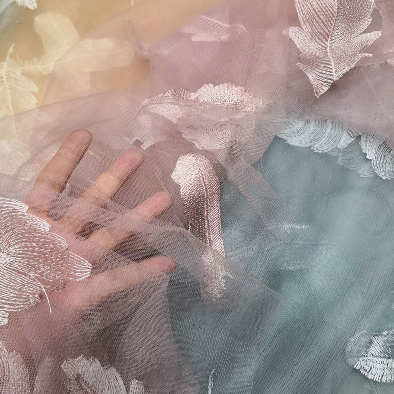 Tylli pehmeä kirjailtu iso höyhen pitsi verkkokangas vaatetus mekko kirjonta vaatekangas harsokangas: L / Vaaleanpunainen