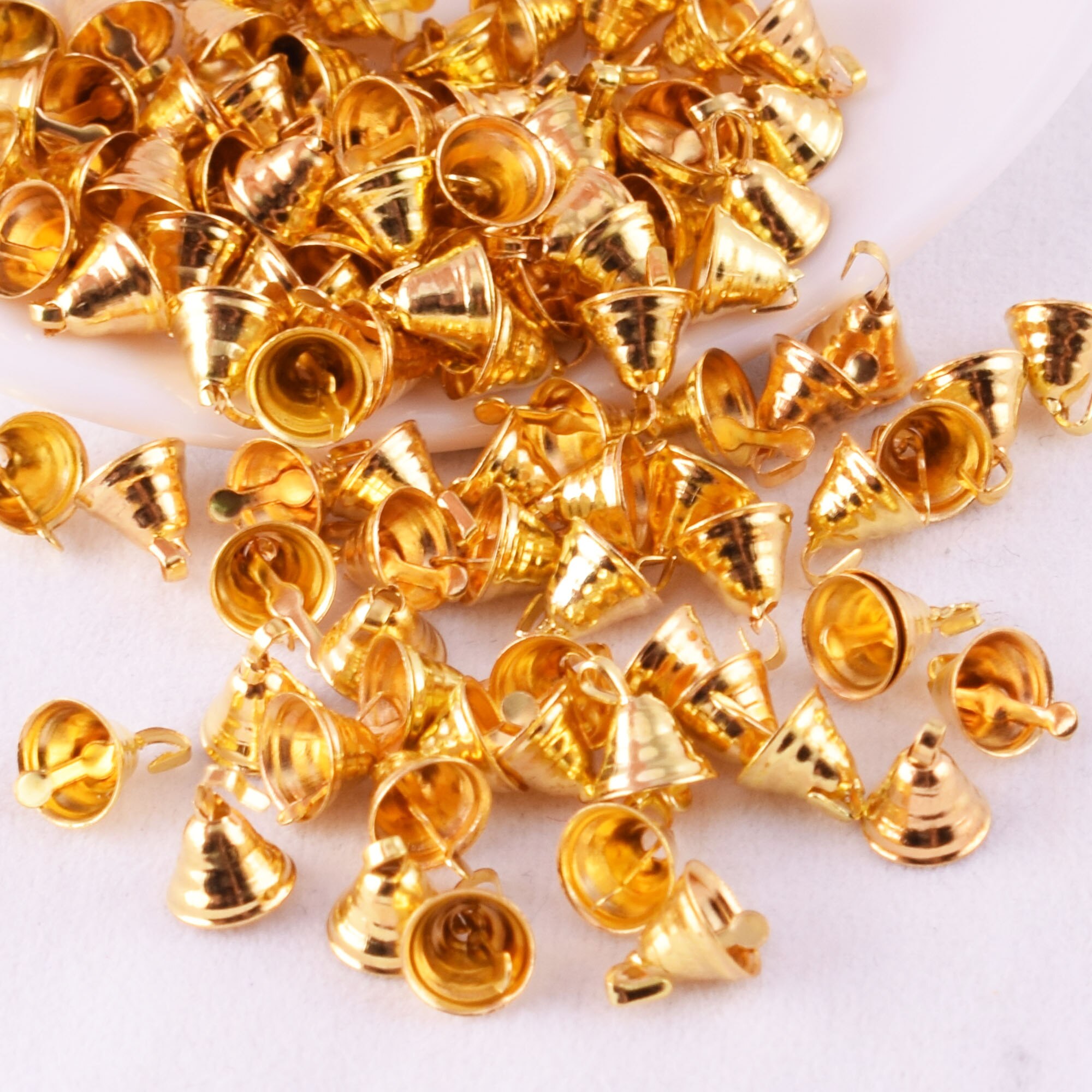200pcs Tiny Liberty Bells Jingle Bells Mini Hanging Bell Gold Door Bell for Wedding Cat Wind Chimes Christmas Hallowmas DIY 6mm